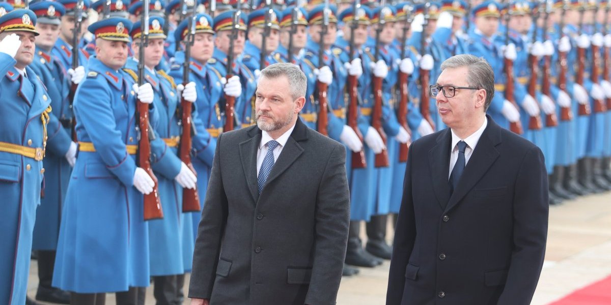 Predsednika Slovačke Republike Petera Pelegrinija sačekao je ispred Palate Srbije predsednik Srbije - Aleksandar Vučić.