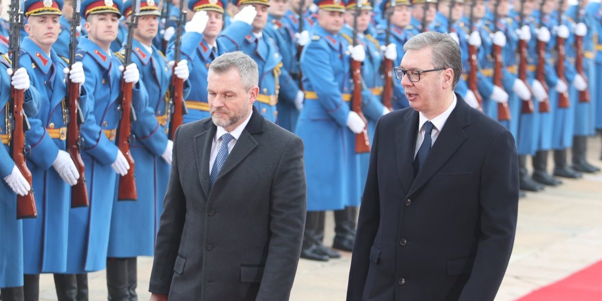 Predsednika Slovačke Republike Petera Pelegrinija sačekao je ispred Palate Srbije predsednik Srbije - Aleksandar Vučić.