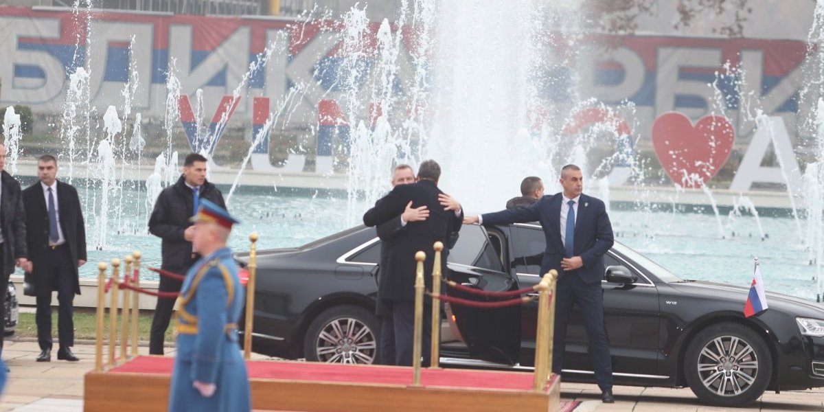 Predsednika Slovačke Republike Petera Pelegrinija sačekao je ispred Palate Srbije predsednik Srbije - Aleksandar Vučić.