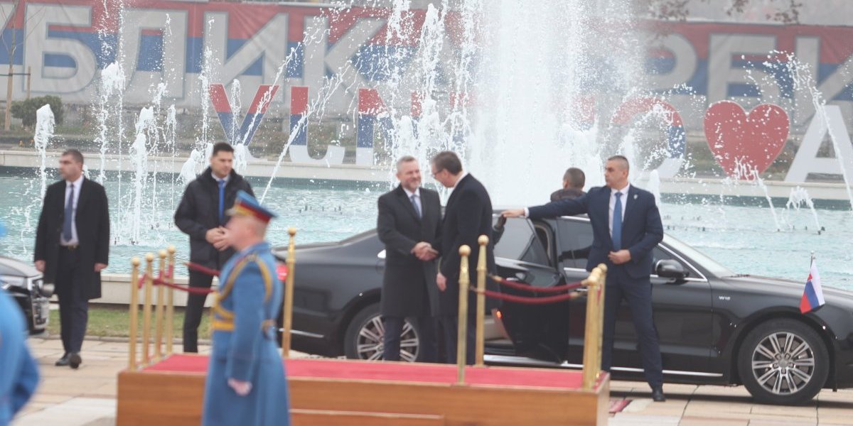 Predsednika Slovačke Republike Petera Pelegrinija sačekao je ispred Palate Srbije predsednik Srbije - Aleksandar Vučić.