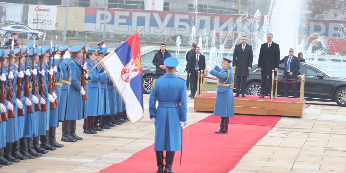 Predsednika Slovačke Republike Petera Pelegrinija sačekao je ispred Palate Srbije predsednik Srbije - Aleksandar Vučić.