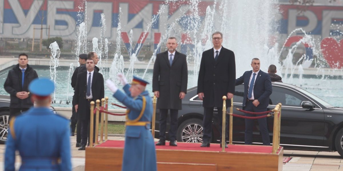 Predsednika Slovačke Republike Petera Pelegrinija sačekao je ispred Palate Srbije predsednik Srbije - Aleksandar Vučić.