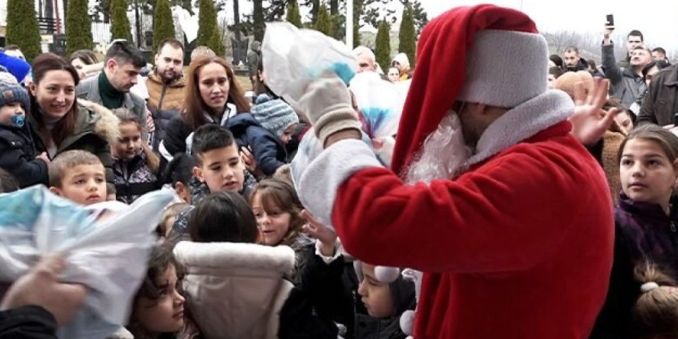 Ovako se obeležavaju Detinjci u Ivanjici: Radost za više od 250 mališana (VIDEO)