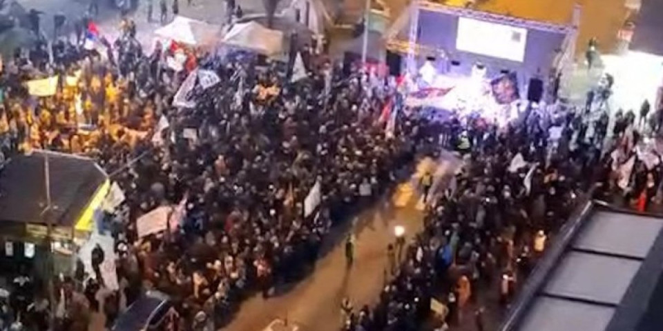 Skandal! Toliko o poštovanju druge veroispovesti: Evo šta su novopazarski blokaderi izneli kolegama usred posta (FOTO)