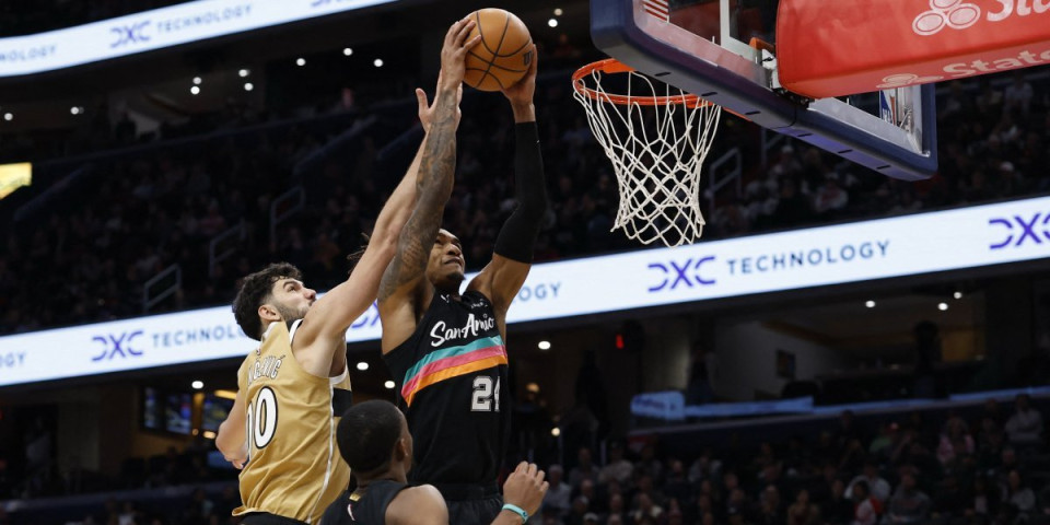 Amerika bruji o Srbinu - Baaaam, Tristan lupio rampu Vembanjami (VIDEO)