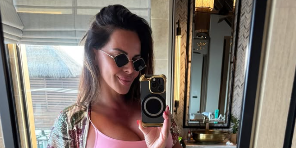 Skinula se gola - Sonja Vuksanović obnažena pliva na Maldivima (FOTO)