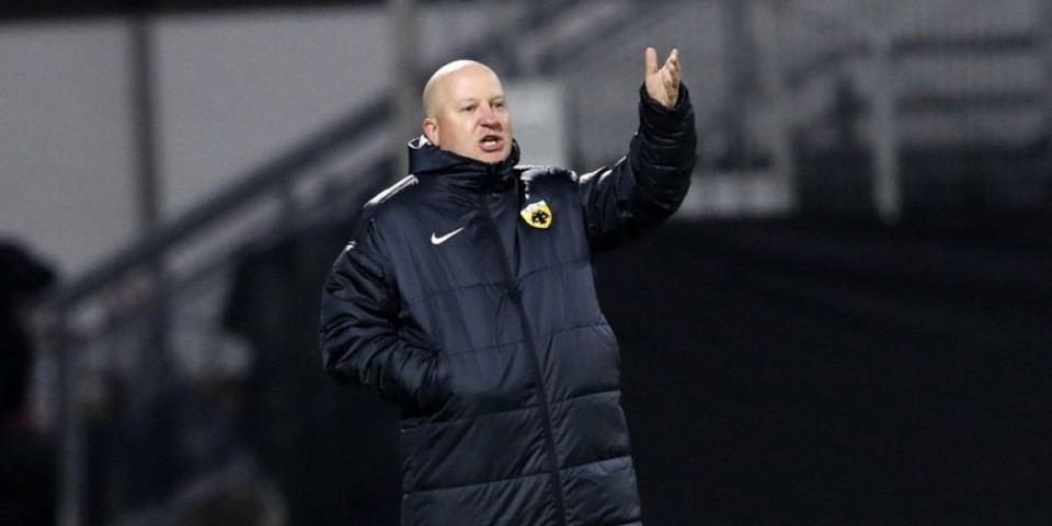 Tradicija se nastavlja: Marko Nikolić dominira sa AEK-om, vlasnik ga poljubio u glavu