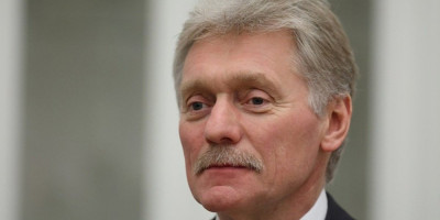 Oštar odgovor Kremlja: Peskov poručio da Starmer nije Čerčil, a Makron nije De Gol