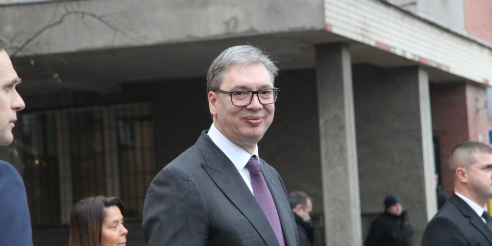 Vučić čestitao Novu godinu i najavio: Fenomenalne političke vesti u naredna 24 sata (FOTO)