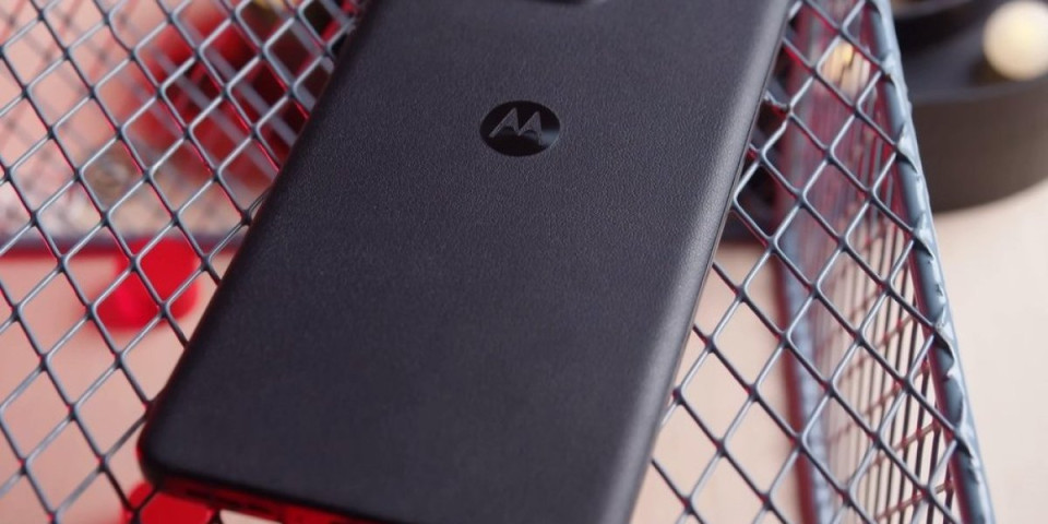 Savršen novogodišnji poklon: Motorola edge 70 spaja eleganciju i dugoročnu vrednost