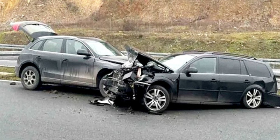 Tri osobe povređene, automobili slupani: Teška nezgoda na auto-putu Miloš Veliki (FOTO)