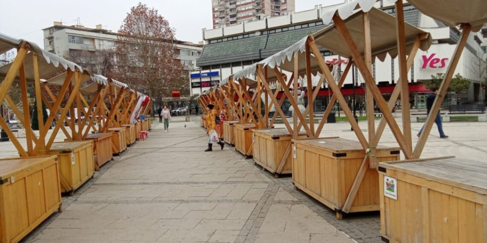 Epicentar prazničnog duha: Leskovčani zadovoljni lokacijom novogodišnjeg bazara