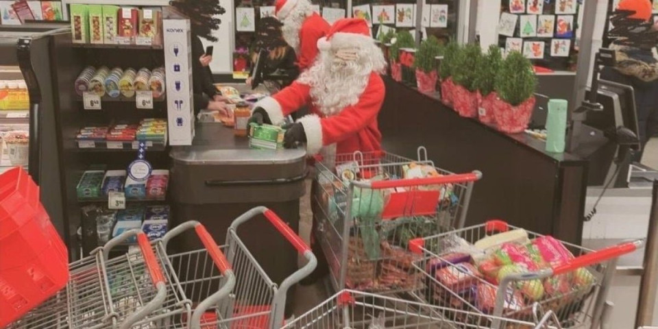 (VIDEO) Deda mrazevi i vilenjaci u pljačkaškoj akciji: Orobili prodavnicu, pa ostavili poruku o kojoj ceo svet bruji