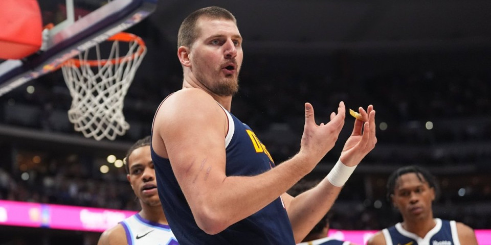 Jokić dominira na terenu, a pomaže i treneru: Adelman otkrio o čemu su pričali tokom tajm-auta