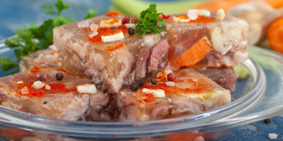 Pihtije po receptu iskusnih domaćica: 4 saveta kako da budu čvrste i bistre