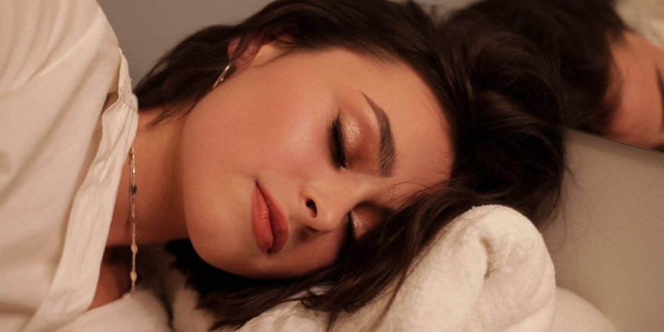 Više nikad nećete zaspati sa šminkom: Urnišete svoje zdravlje - alarmantno upozorenje dermatologa