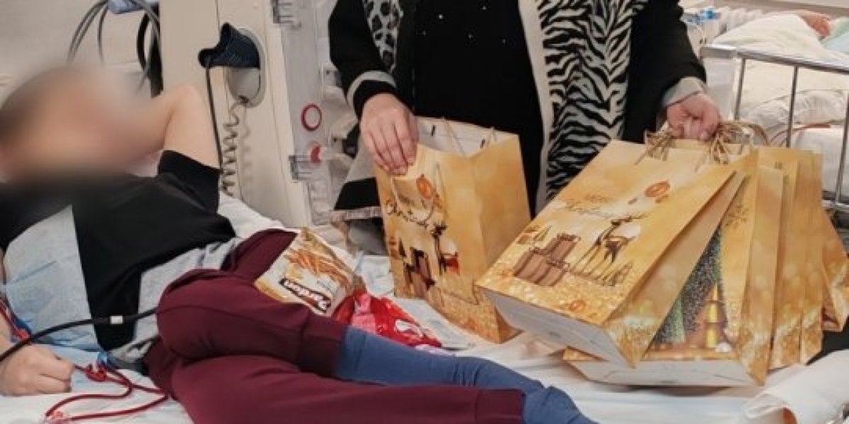 Paketići su uručeni deci na Odeljenju hemodijalize Univerzitetske dečije klinike u Tiršovoj, kao i mališanima sa Odeljenja gastroenterohepatologije koji se pripremaju za transplantaciju jetre u inostranstvu ili su već transplantirani