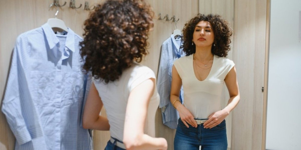 7 najlepših boja koje morate nositi uz farmerke ove sezone