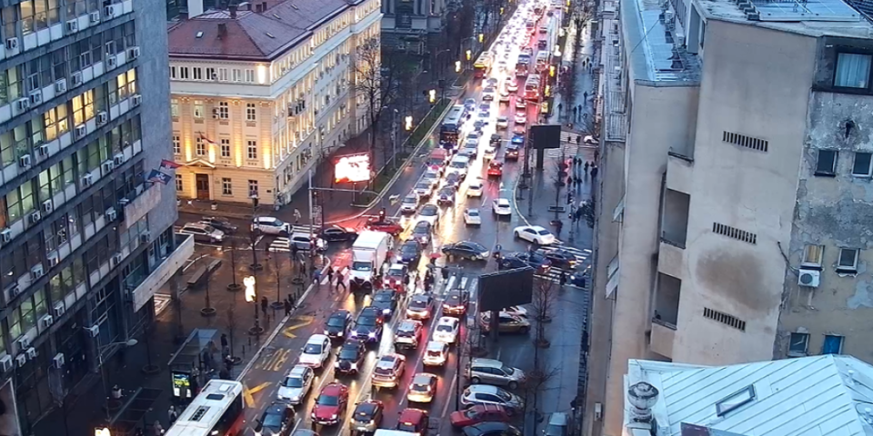 Kolaps na ulicama Beograda: Sve stoji u mestu (FOTO)