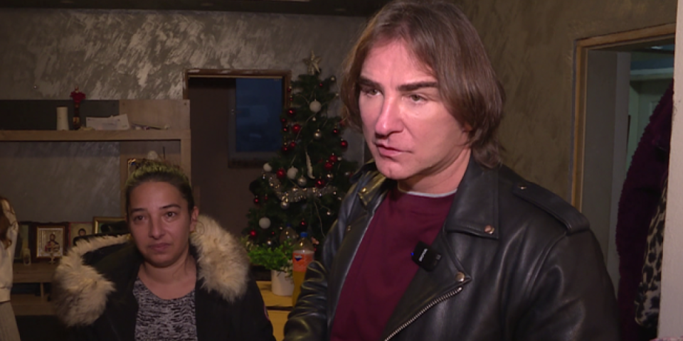 Ponovo u ulozi Deda Mraza! Zahvaljujući humanom srcu Željka Mitrovića jedna samohrana majka iz Lajkovca i njeno troje dece od danas će voditi lepše živote!