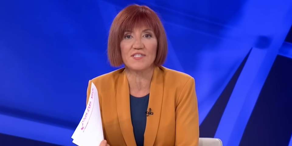 "Božićno seoce je novi Ćacilend": Mržnja bez granica - Danica Vučenić u panici zbog ukrasa ispred Skupštine (VIDEO)