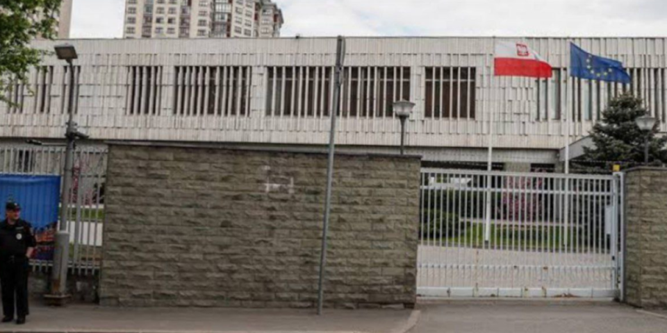 Drama! Pokušali upad u ruski konzulat - situacija izmiče kontroli, na pomolu totalna eskalacija sukoba NATO i Rusije