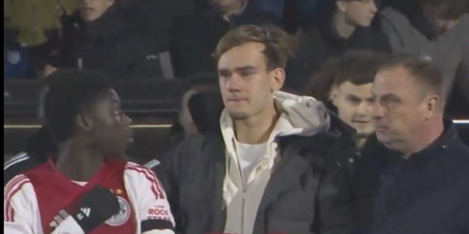 Ceo stadion plakao: Fudbaleru Ajaksa ubili devojku (VIDEO)