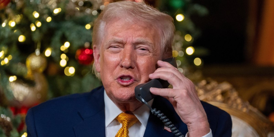 "Slušajte, ološi..." Ovakvu "čestitku" za Božić još niste videli! Tramp prevazišao sam sebe, pljušte uvrede na najradosniji praznik