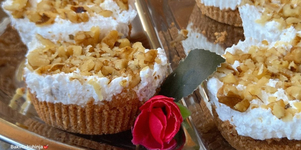 Desert spreman za 15 minuta: Ne peče se, a ukusom oduševljava - savršen za iznenadne goste (VIDEO)