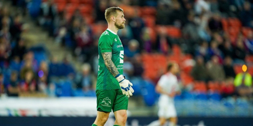 Čoveče, šta ti bi? Golman odlepio, primio 2 gola pa usred meča napustio teren (VIDEO)