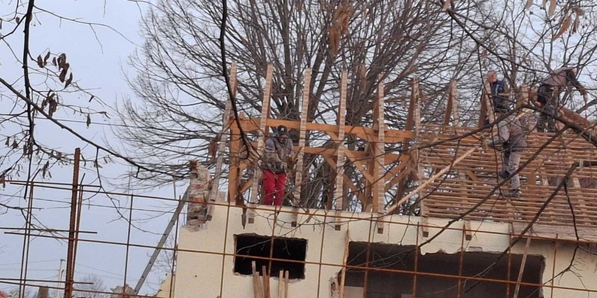 Počelo je rušenje stare zgrade
