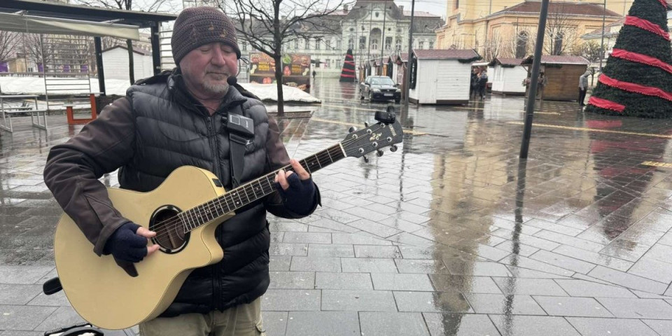 Ni vetar, ni kiša i sneg, ne mogu mu ništa: Puta zna kako da zagreje (VIDEO)