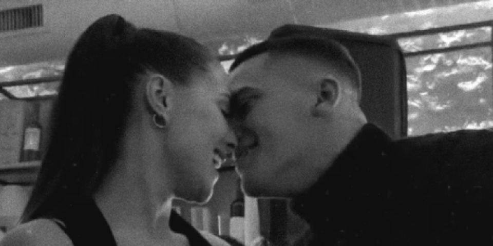 Pevačica u zanosu sa bivšim dečkom svoje koleginice - Objavila intimne kadrove (FOTO)