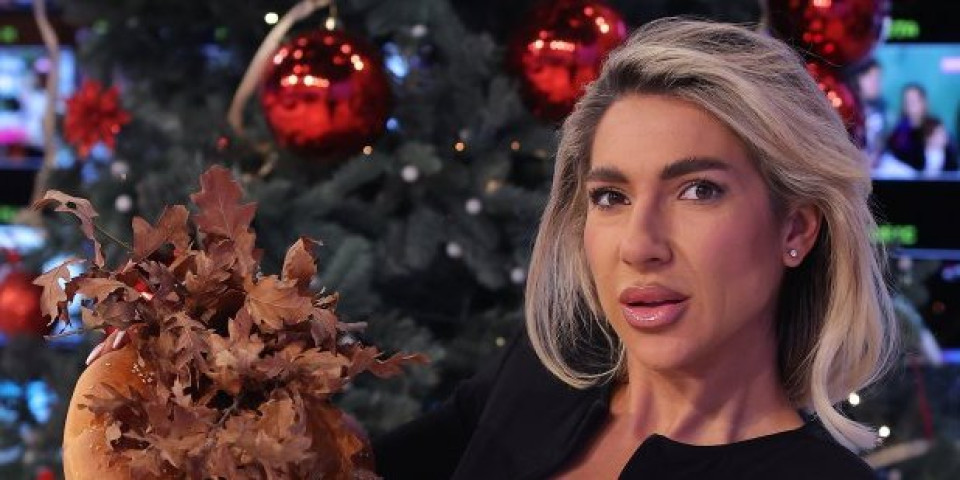 Jovana Jeremić sa ćerkom u crkvi - Poslala važnu poruku na Badnji dan (FOTO)