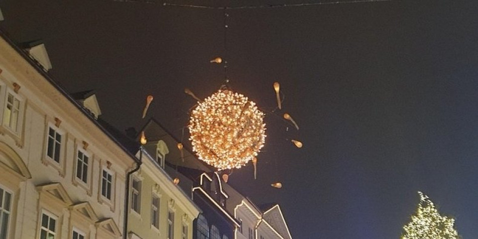(FOTO) Ljudi, da li je ovo moguće? Ljubljana se okitila spermatozoidima - Bizarni prizor sa ulice usijao mreže