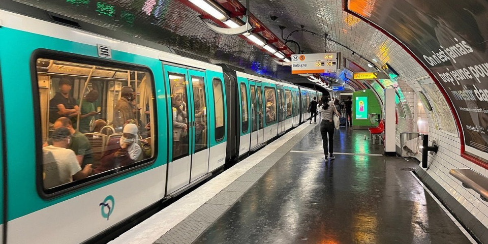 Tri žene brutalno izbodene nožem! Krv šikljala svuda: Mladić ih je rezao po leđima i butinama!