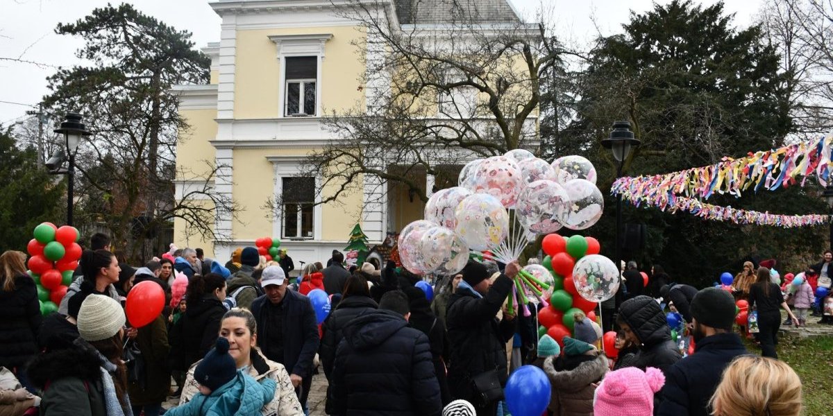 Darivanje novogodišnjih paketića