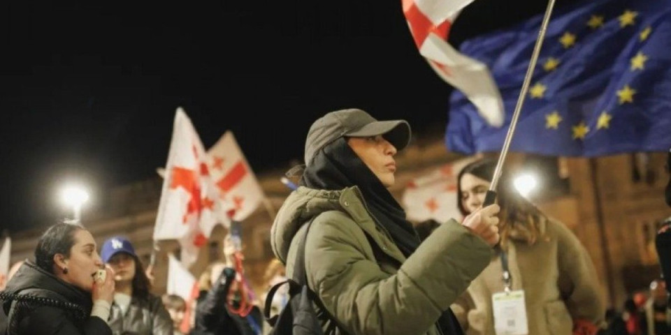 Trotoari umesto blokada: Vlasti u Tbilisiju pokazale kako se štite red i zakon