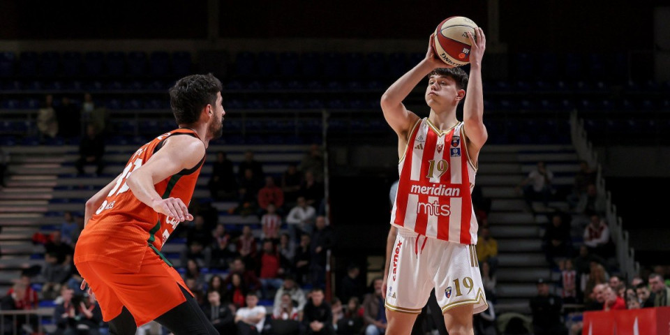 Zvezdini biseri se predstavili publici: Ognjen je novi najmlađi debitant u istoriji kluba