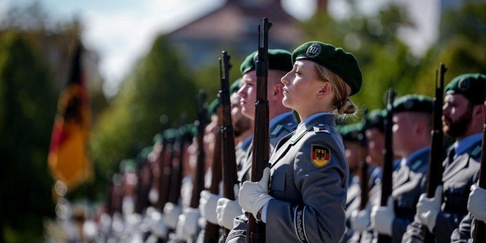 Maska neutralnosti konačno pala! Švajcarska se sprema za rat: Načelnik vojske priznao da su "goli i bosi", pa udario na Rusiju da bi opravdao trošenje milijardi
