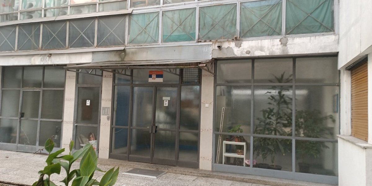 Zgrada na Novom Beogradu u kojoj je izbodena baka 