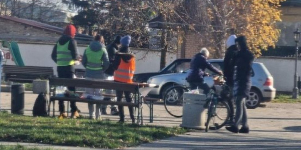 "Nesposobni, čekaju priliku da zajašu!" Opozicioni novinar udario po blokaderima: Skup u Pazaru malobrojan, preuzela ga SDA (FOTO)