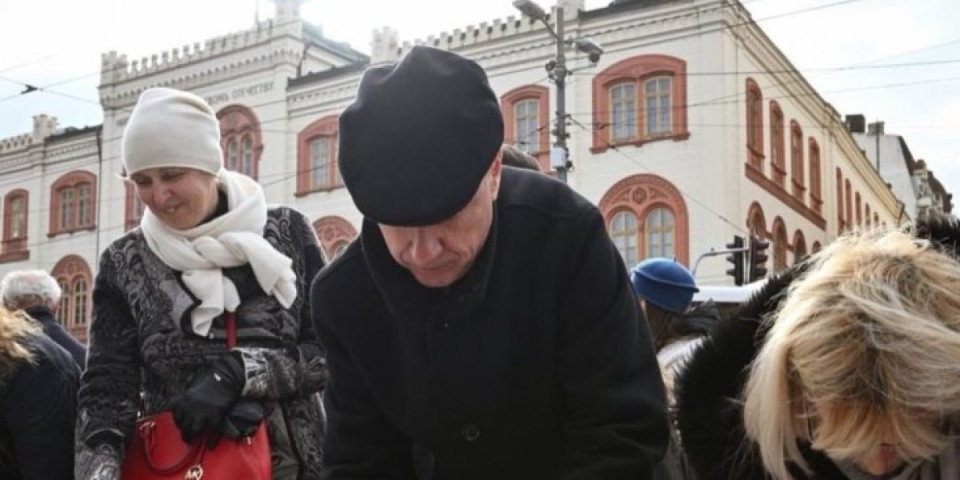 Zloupotrebljavaju državnu imovinu, glume studente i poštenje, a rade samo za lični interes: Detalj na stolu otkrio pravo lice blokadera