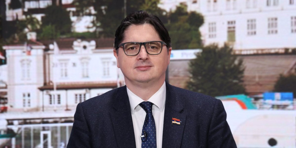 Mrdić: Stamenković, čuveni partijski kadar, danas preko tajkunskih medija drži lekcije o pravosuđu