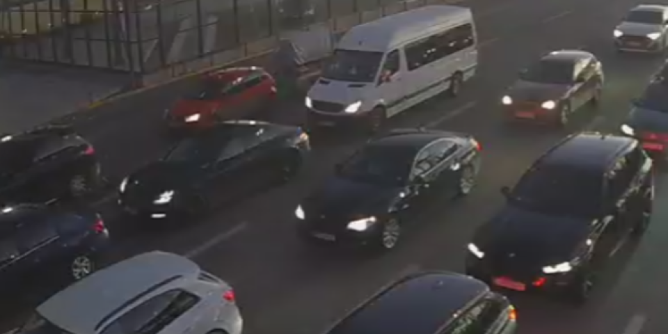 Kolaps na graničnim prelazima: Vozači čekaju četiri sata u koloni - Evo gde je najkritičnije (FOTO)