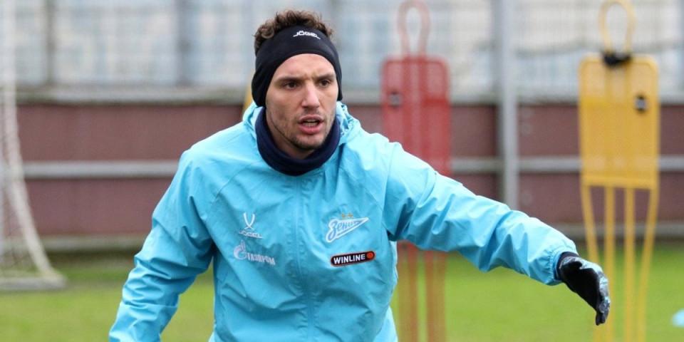 Elšnik raspalio maštu navijača - Eraković u opremi Zvezde (FOTO)