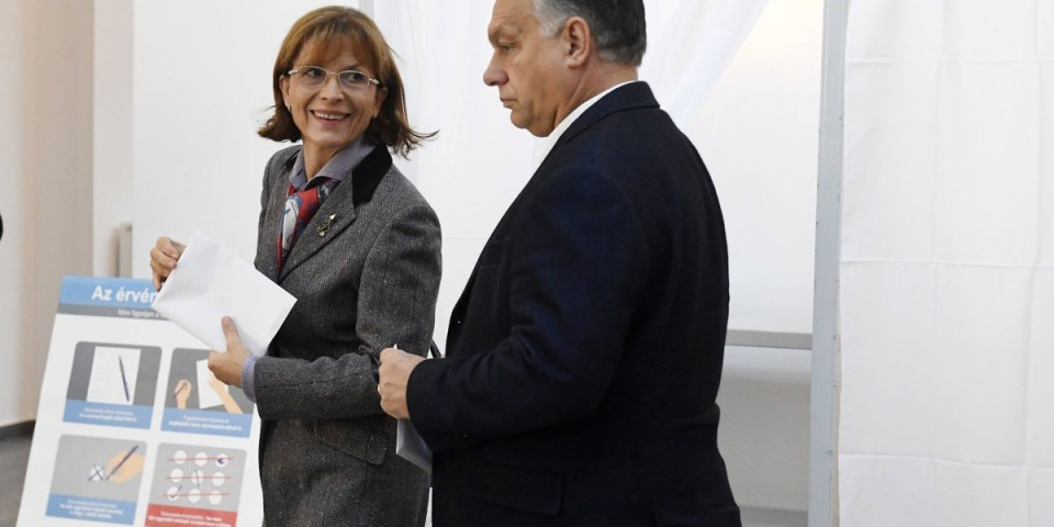 Ona je ljubav njegovog života i majka petoro dece: Ovako izgleda supruga Viktora Orbana (FOTO)