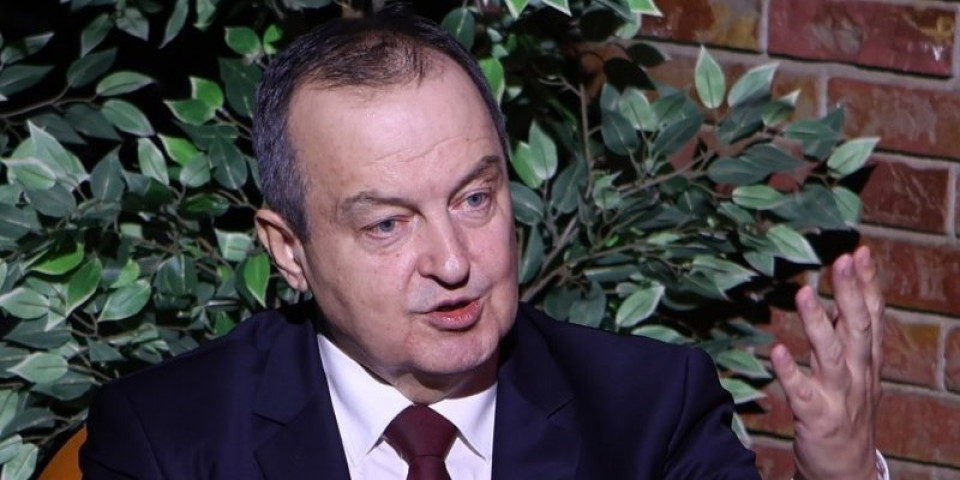 Prvo oglašavanje Dačića sa kućnog lečenja: Objavio i staru fotografiju (FOTO)