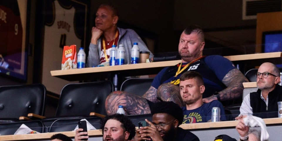 (VIDEO) Ljudi, ovo morate da vidite: Kamera uhvatila Jokićevog brata, svi pričaju o onome što je držao u ruci