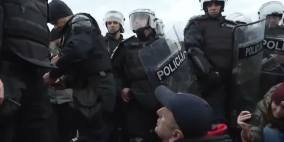 Botun srušio Vladu: Kada država i vlast krenu na građane silom - kraj te vlasti je neminovan